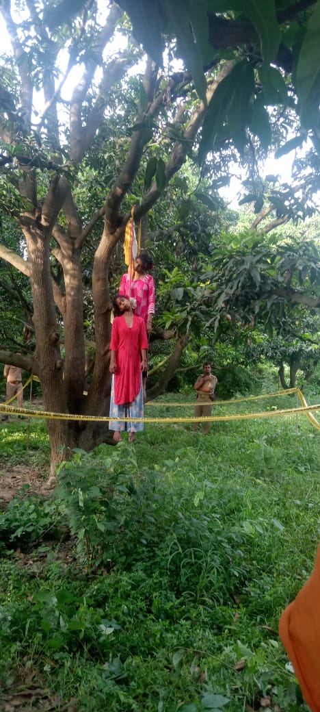 गांव काकरनगला (भगौतीपुर) पोस्ट रायपुर कोतवाली कायमगंज ज़िला फर्रुखाबाद (उ•प्र•) में एक साथ 2-2 जाटव समाज की लड़कियों की निर्मम हत्या करके दोनों के शव को दुपट्टों से बिना पेड़ में बंधे फांसी पर लटकाया