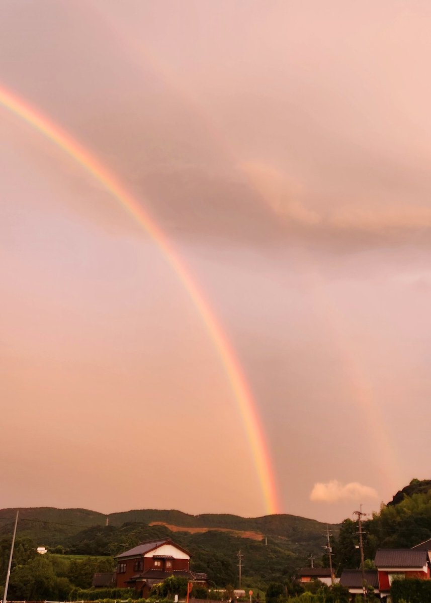 lapijadedrbs957's tweet image. 嵐の前の
ダブルレインボー

🌈