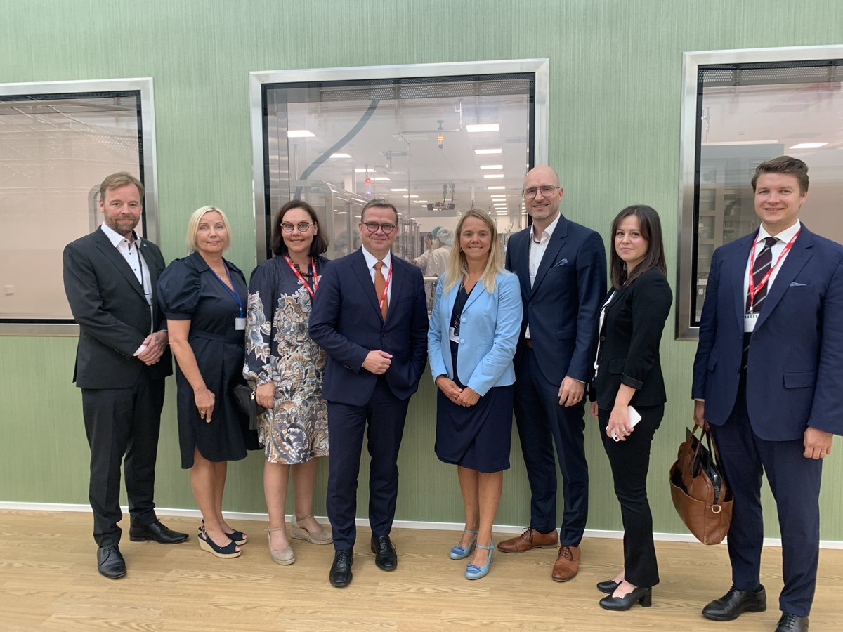 Saimme tärkeitä vieraita tänään Turun tehtaallemme, kiitos <a href="/PetteriOrpo/">Petteri Orpo</a> ! Terveyssektorin tunnustaminen keskeiseksi kasvualaksi on Suomen tulevaisuuden ja kasvun kannalta ratkaisevan tärkeää. #terveysala #kasvu 1/