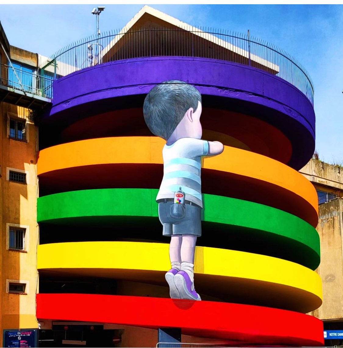 Seth Gobepainter beautiful mural incorporating a car park in Grasse, France (photo by Jeanea).
#StreetArt #SethGlobepainter #France