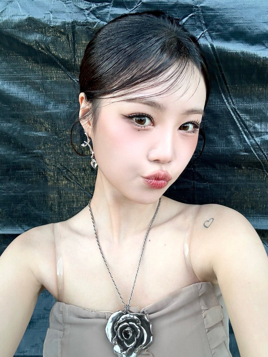 [#수탱데이📸]
2024.08.28. 오랜만에 만난 아리따운 수진씨🌹

#수진 #SOOJIN #아가씨 #RIZZ #MONALISA