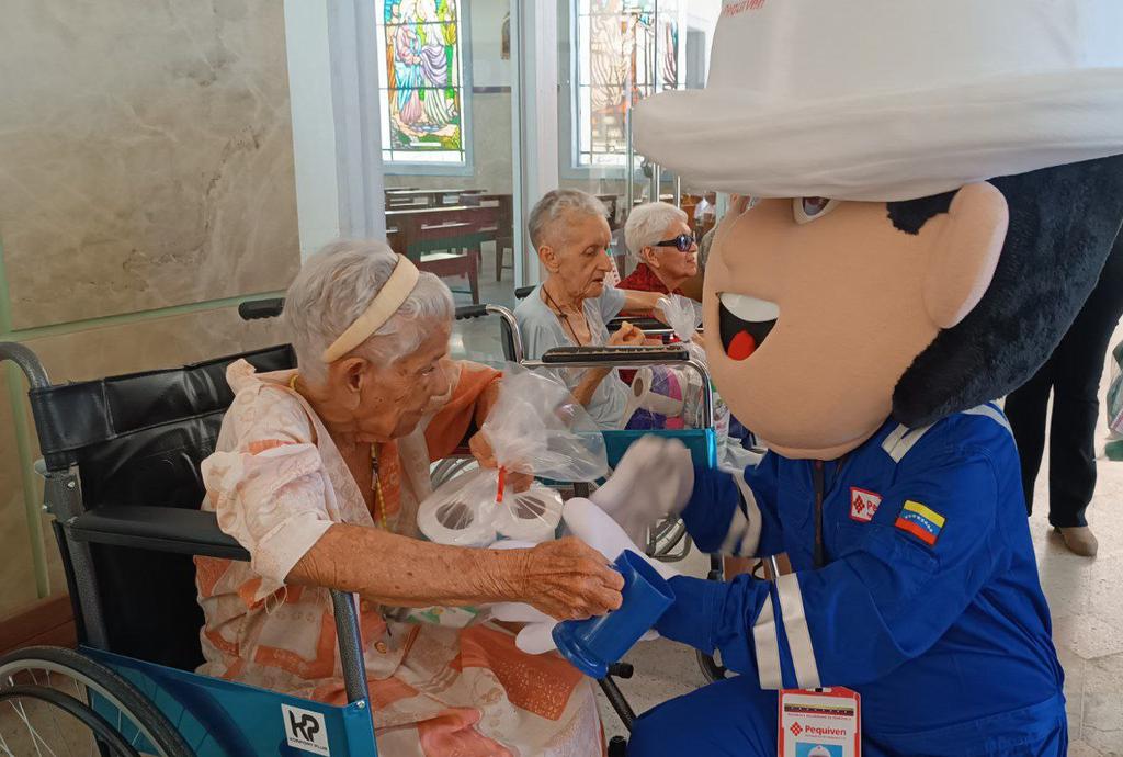 🔴 La Gerencia de Desarrollo Social del Complejo Petroquímico Ana María Campos, realizó una  actividad recreativa y entregó ayudas humanas a los abuelos y abuelas de la Fundación Hogar San José de la Montaña, ubicada en el municipio Maracaibo del estado Zulia.🇻🇪🫶🏻❤️