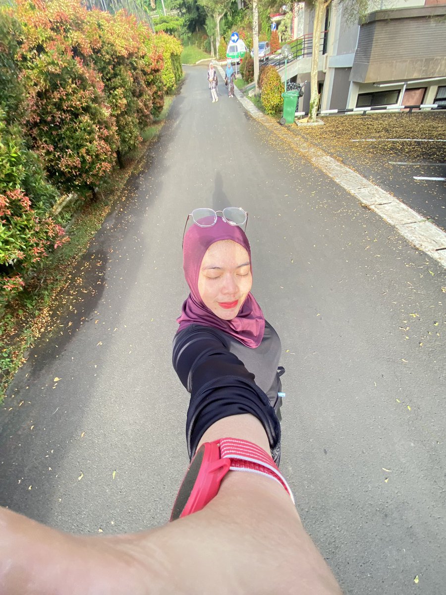 desthyww's tweet photo. Lari jam 05.40 AM di ciloto dengan suhu 17-18 C , abis itu Lanjut mandi air dingin .. MasyaAllah Seger dan nikmat Sekali 

Doa ku pagi ini setelah lari 
Sekarang jadi peserta pelatihan , one day disini aku jadi Fasilitator / Pemateri.. Amiin yra 😇😇 https://t.co/T7UhrNSyVW