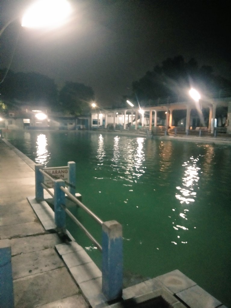 alfaandre1212's tweet photo. Yang mau renang d kolam renang paradiso berkabar yah besok renang pukul 05.00 subuh  subuh suda buka ya renang bebas pake cd segitiga juga bole cudel juga bole gada penjaganya
Jl sm raja depan tirtanadi
Join wa 083134874122
#gaymedan #gay 
#GayRemaja #gaymedan https://t.co/houfcpp78K