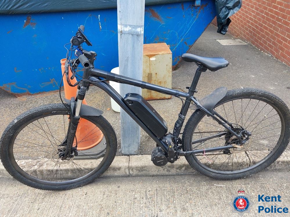 kent_police's tweet photo. Officers are seeking to reunite the owners of three suspected stolen bikes which were recovered from an address near #Rochester.
The property was seized after patrols attended an address in High Street, #Wouldham.
The full details are here: https://t.co/jGNaDplZgm https://t.co/WSjMxhCy5R