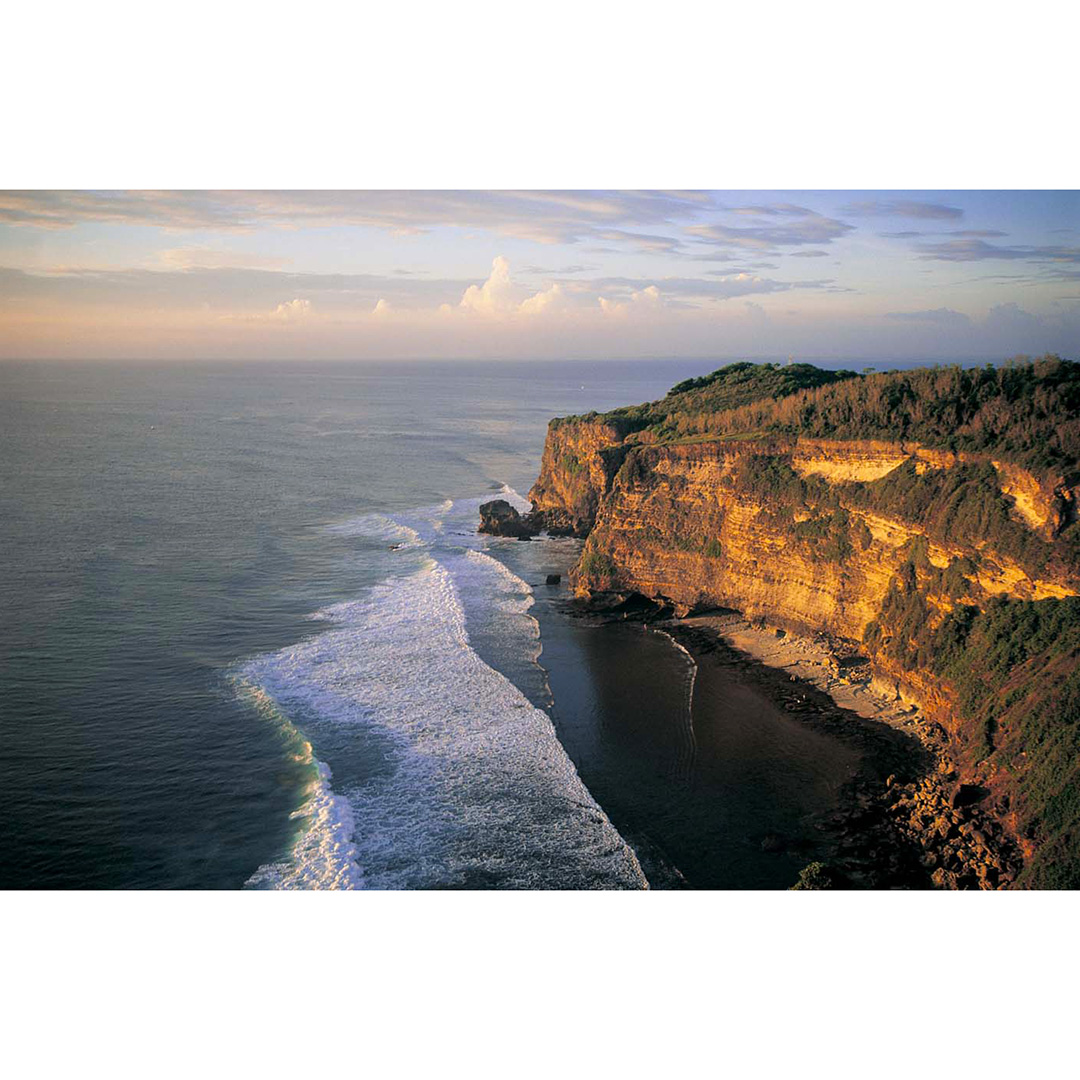 MastersonMedia's tweet photo. Before digital there was film. I wish I had taken more photos on my first couple of trips to Indo, but I only had a few rolls of film and I was too busy surfing and only really took photos when there was no surf. These are a few of the handful of shots I have from those trips! https://t.co/Dgc8EnKSOk