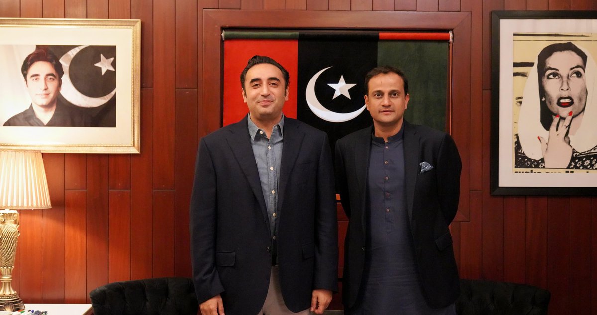 MediaCellPPP's tweet photo. کراچی: پاکستان پیپلزپارٹی کے چیئرمین بلاول بھٹو زرداری سے کراچی کے میئر مرتضی وہاب نے بلاول ہاؤس میں ملاقات کی اور کراچی میٹروپولیٹن کارپوریشن کی کارکردگی سے متعلق بریفنگ دی، میئر کراچی نے شہر میں بارشوں کے پانی کی نکاسی سے متعلق بھی کے ایم سی کی پلاننگ سے آگاہ کیا۔
@BBhuttoZardari 
@murtazawahab1