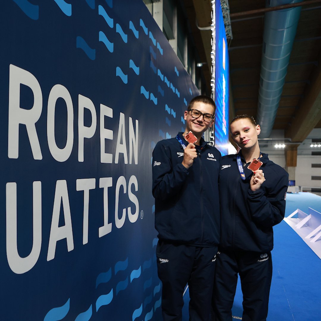 Swim England (@swim_england) on Twitter photo 🇬🇧 🛫 🇵🇪
Best of luck to Great Britain's junior artistic swimming squad who are in Peru for the World Junior Championships 🍀
The event gets underway today and you can watch live on the <a href="/WorldAquatics/">World Aquatics</a> YouTube channel with results available here ➡️ bit.ly/AS-World-Junio… 🇬🇧 🛫 🇵🇪
Best of luck to Great Britain's junior artistic swimming squad who are in Peru for the World Junior Championships 🍀
The event gets underway today and you can watch live on the <a href="/WorldAquatics/">World Aquatics</a> YouTube channel with results available here ➡️ bit.ly/AS-World-Junio…