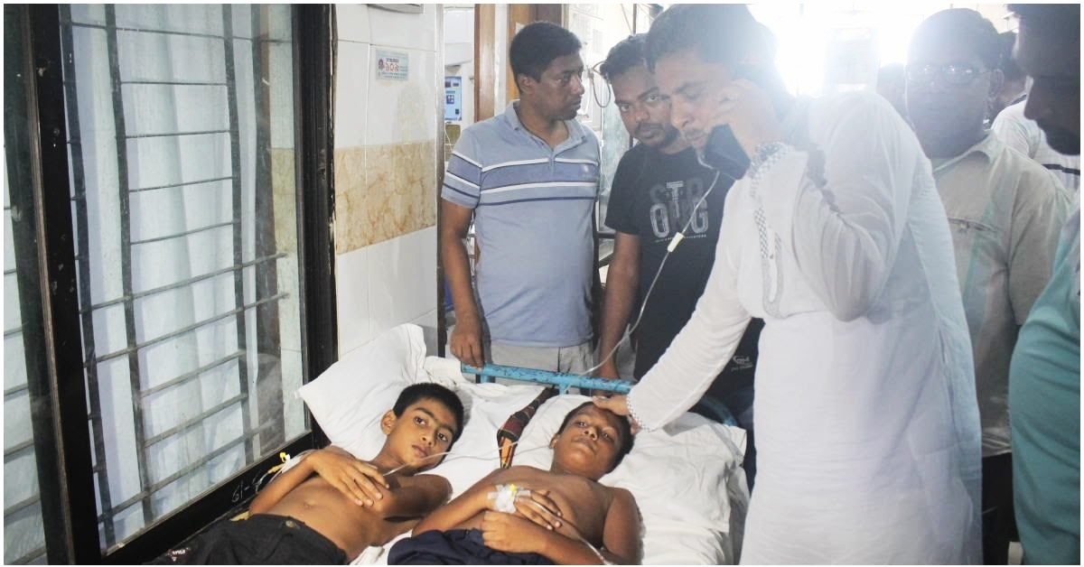 নওগাঁয় শ্রেণিকক্ষে হঠাৎ অসুস্থ ১১ শিক্ষার্থী, ডাক্তার বললেন ‘গণমনস্তাত্ত্বিক’ রোগ