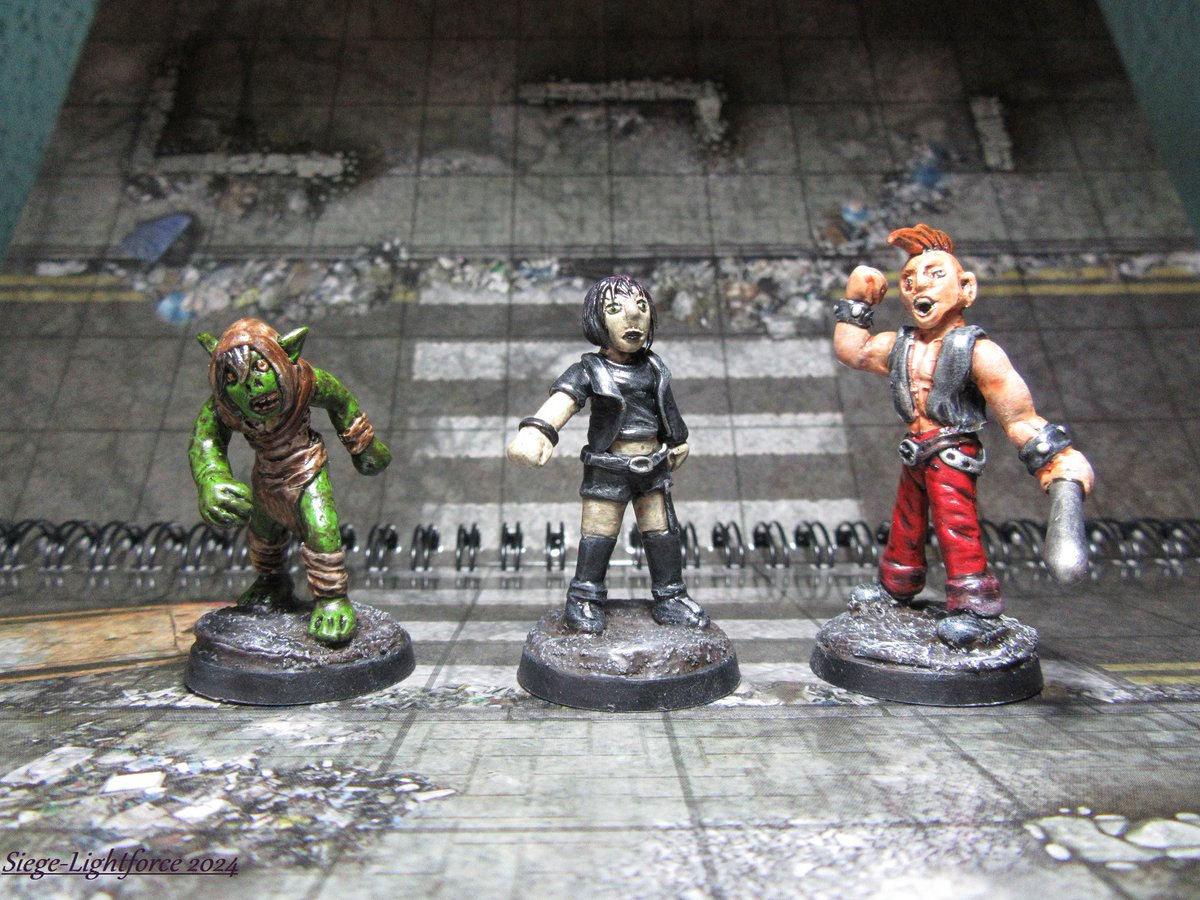 SiegeLightforce's tweet image. Small and humble project I created to be able to play Vampire TM with friends using handmade miniatures. Due to the small scale, they are not perfect, but I hope to improve the sculpting in this scale in the future. #vampirethemasquerade #tabletoprpg #sculpey #fanart #handmade