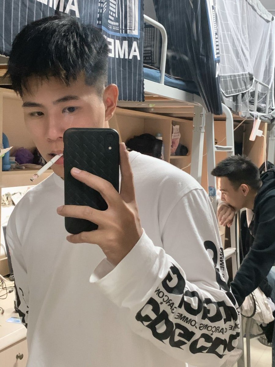 Baksheeshi224's tweet photo. 觉得这里看片不过瘾的，给大家推荐两个个看片的神器 ，各类抖音网红网黄农牛SM小奶狗等资源每日更新，都在这里👇

G头条: https://t.co/DIjwOo5NRK  （🌈每天更新视频，全网最热门看片神器）

https://t.co/W3q0SnfmTl https://t.co/Stt3tHVV9o