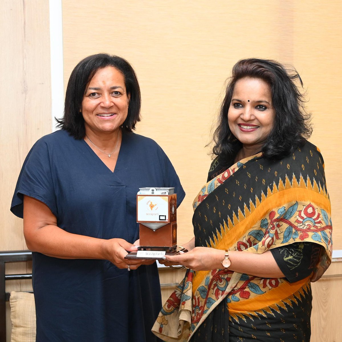 World Food Programme in India (@unwfp_india) on Twitter photo On a two-day visit to #Odisha, <a href="/WFP/">World Food Programme</a> Assistant Executive Director <a href="/vguarnieri/">valerie guarnieri</a> met <a href="/_anugarg/">Anu Garg</a>, thanked her for a robust partnership, and congratulated her on the #ricefortification scale-up and innovative solutions, including doorstep delivery for #PDS beneficiaries.
<a href="/Elisabeth_WFP/">Elisabeth Faure</a> On a two-day visit to #Odisha, <a href="/WFP/">World Food Programme</a> Assistant Executive Director <a href="/vguarnieri/">valerie guarnieri</a> met <a href="/_anugarg/">Anu Garg</a>, thanked her for a robust partnership, and congratulated her on the #ricefortification scale-up and innovative solutions, including doorstep delivery for #PDS beneficiaries.
<a href="/Elisabeth_WFP/">Elisabeth Faure</a>