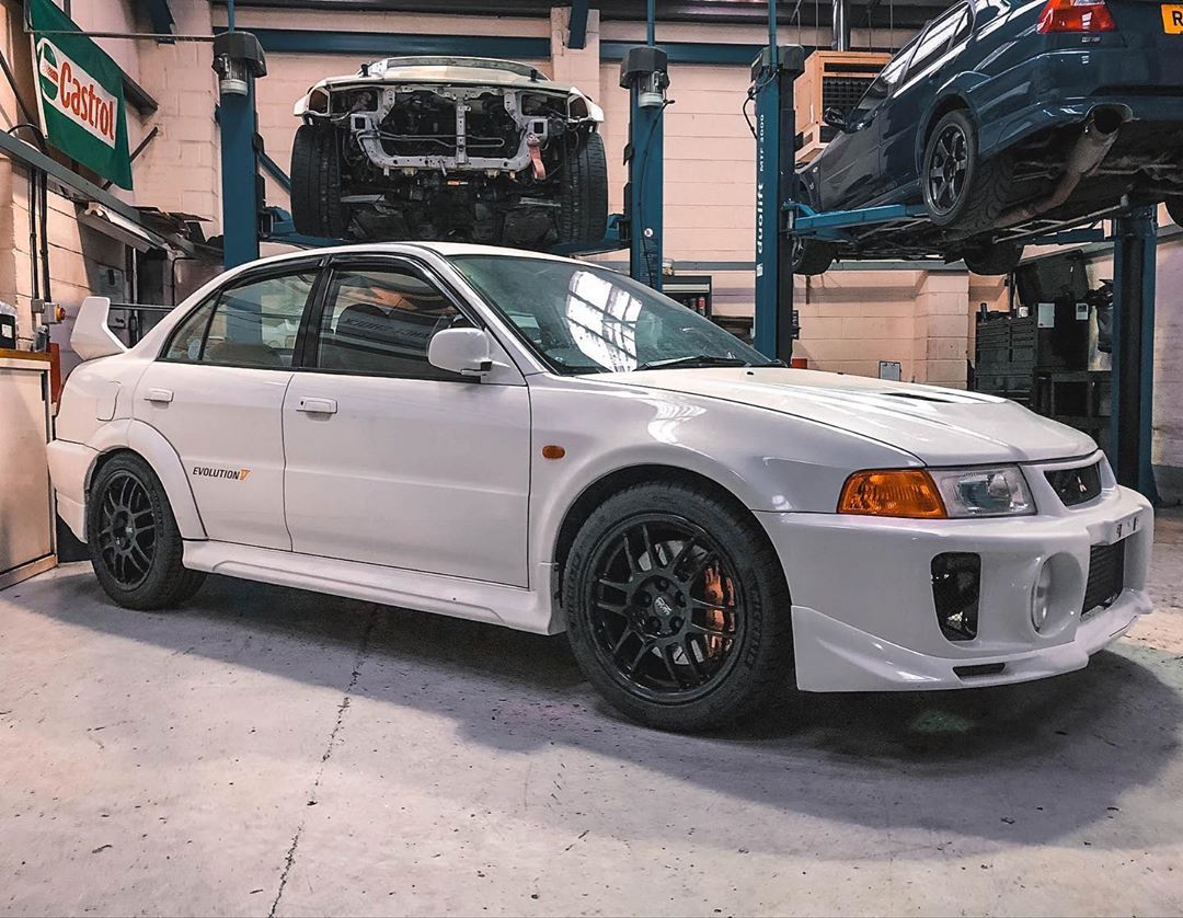 CarsPicBot's tweet photo. #Mitsubishi_Lancer_Evolution_V https://t.co/kVJPWh3SlO