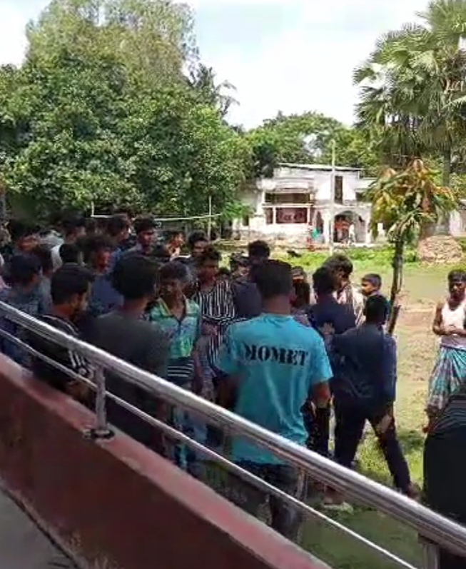 নওগাঁয় শিক্ষার্থীদের তোপের মুখে পদত্যাগ করলেন প্রধান শিক্ষক