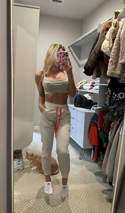 Watch 𝔩 𝔢 𝔵 𝔦 𓆩♡𓆪's leaked NSFW photo on TwXstars