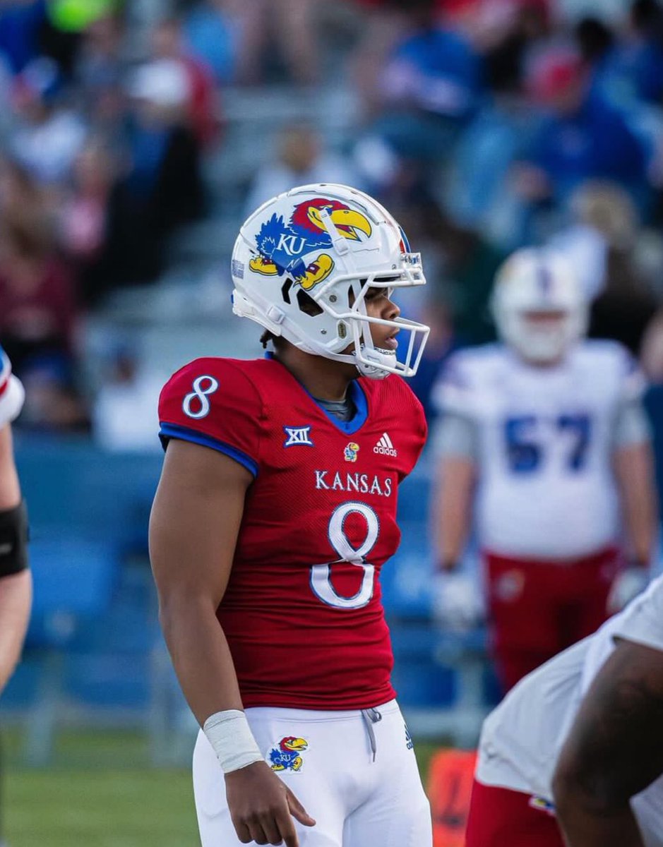 B2SKUFootball's tweet photo. 🚨BREAKING🚨

Sophomore QB &amp; former 3-star recruit Isaiah Marshall has been named the Kansas Jayhawks starting QB ahead of Week 1’s game at Michigan State.

Isaiah had a year to sit behind Jalon &amp; learn this offense, now it’s time for him to roll. https://t.co/HTsKJjpDZG