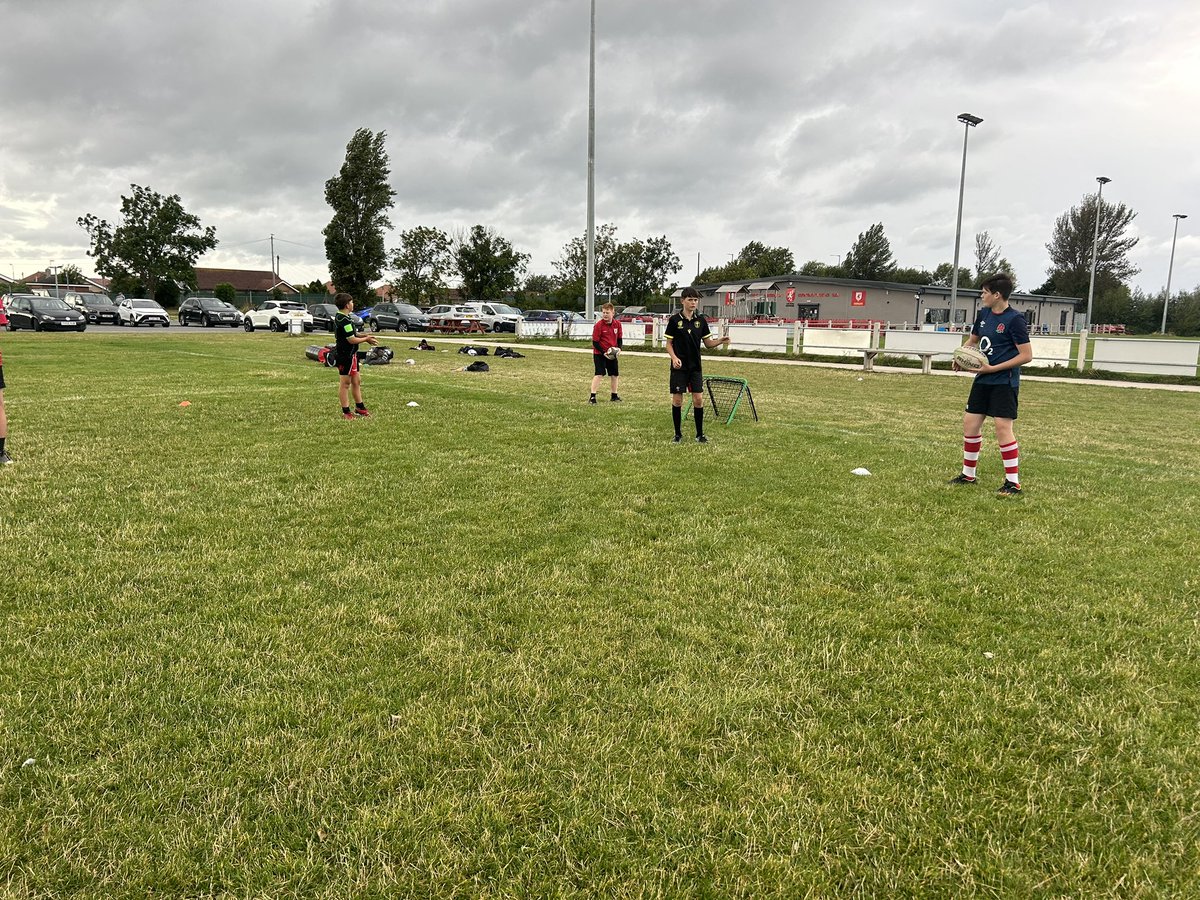 GparryRugby's tweet photo. First small group session yesterday @RhylRugbyClub 🔥
From ages 12-16 looking to improve their skills and knowledge of the game!🏉 https://t.co/O2Fq3erqQp