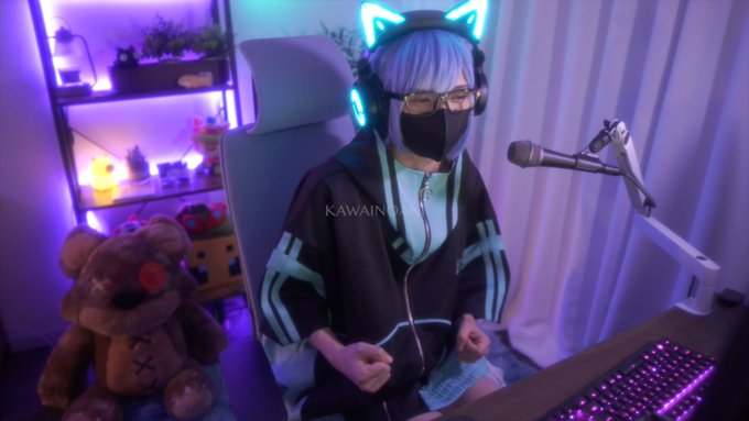 配信を切り忘れた男性レイヤー...🤯 https://t.co/Ca9Hk4mbGO