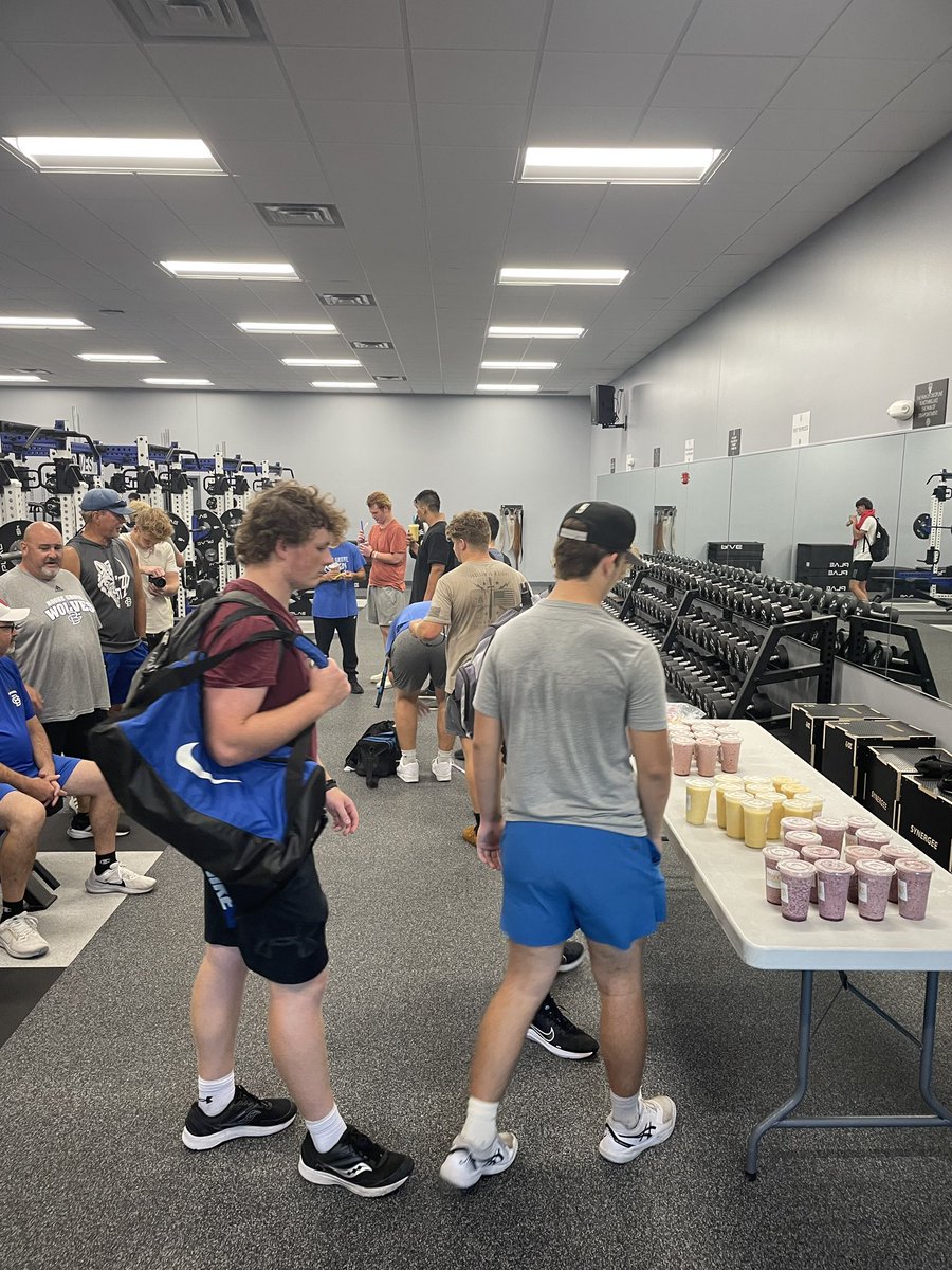 FootballBoone's tweet image. Big shout out to Island Nutrition Juice Company for donating proteins smoothies after practices on these days! Cant thank you enough for your support of our football program. 

#ContinueTheProcess