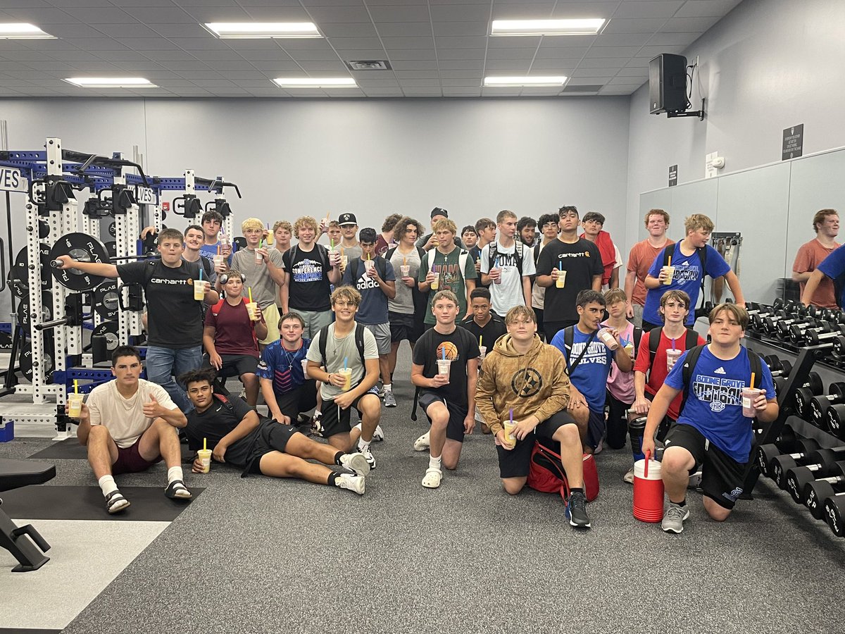 FootballBoone's tweet image. Big shout out to Island Nutrition Juice Company for donating proteins smoothies after practices on these days! Cant thank you enough for your support of our football program. 

#ContinueTheProcess