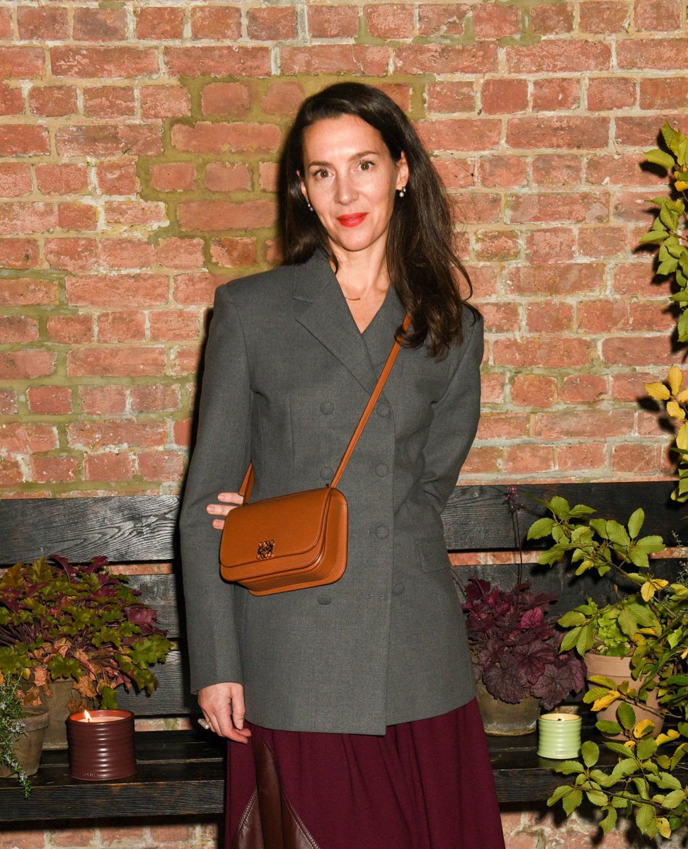 Studio Voltaire (@studiovoltaire) on Twitter photo Congratulations Victoria, incoming Director of <a href="/NPGLondon/">National Portrait Gallery</a>. Victoria, our former Chair, served on our Board of Trustees for 12 and played an incredibly important role in overseeing and leading our organisation through a significant period of growth. Congratulations Victoria, incoming Director of <a href="/NPGLondon/">National Portrait Gallery</a>. Victoria, our former Chair, served on our Board of Trustees for 12 and played an incredibly important role in overseeing and leading our organisation through a significant period of growth. 