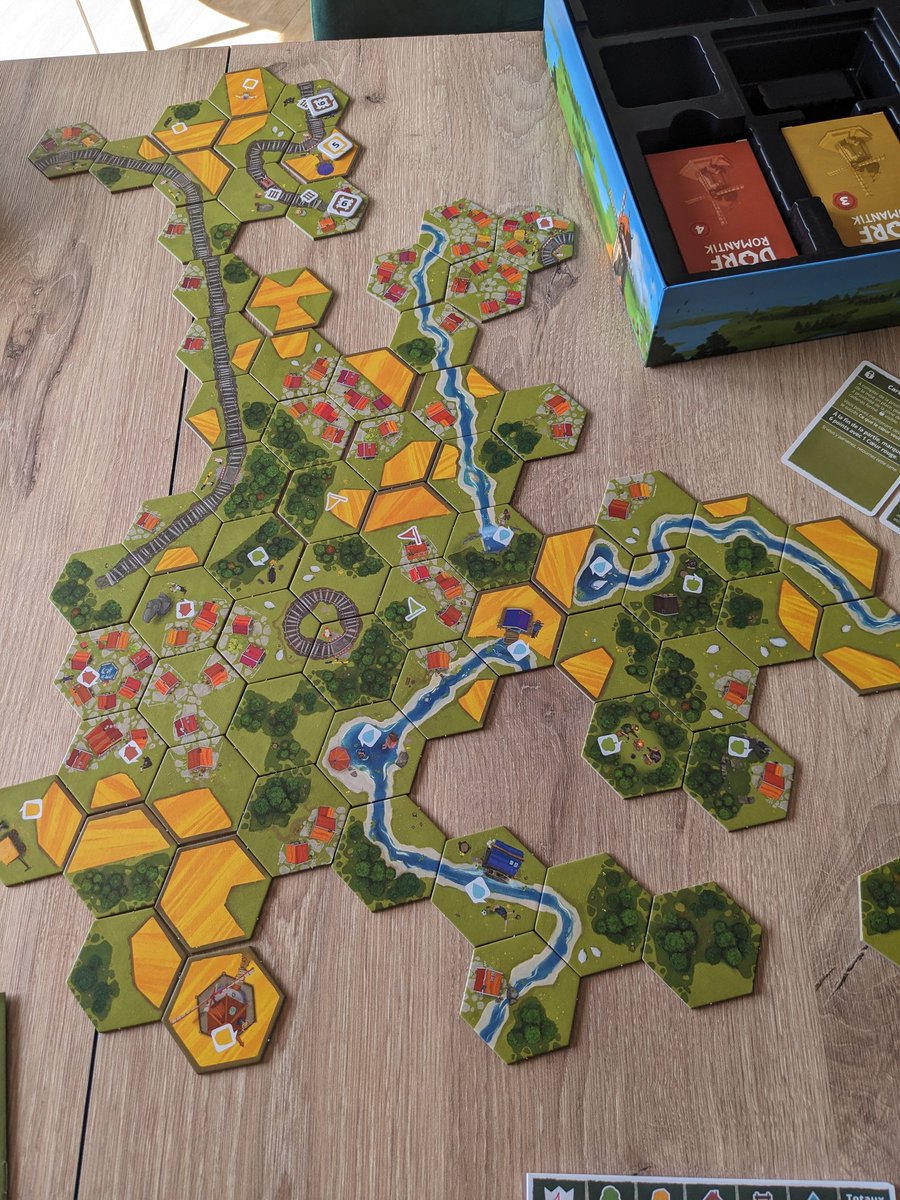 Opening of Dorfromantik: the board game
