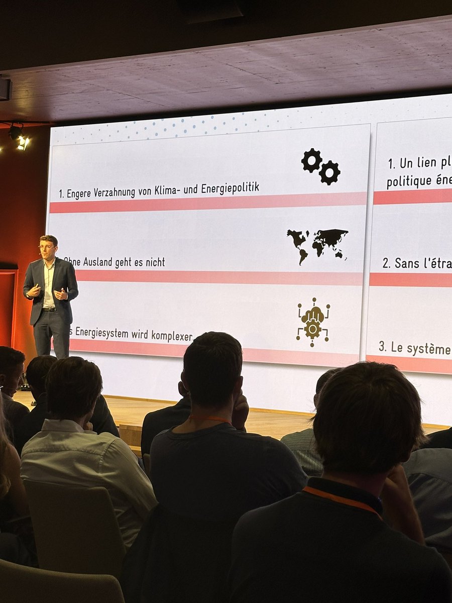 Die Herausforderungen der Energieversorgung sind komplex und gross. Aber solche Herausforderungen haben wir in der Vergangenheit schon gemeistert. Dazu brauchte es und braucht es heute noch #Pioniergeist.
Simon Stocker <a href="/Avenir_Suisse/">Avenir Suisse</a> am <a href="/aeesuisse/">aeesuisse</a> Kongress