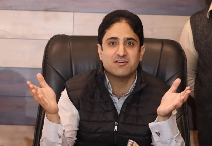 JagbaniOnline's tweet image. 'ਆਪਣੀ ਪਾਰਟੀ' ਦੇ ਨੇਤਾ ਜੁਨੈਦ ਮੱਟੂ ਨੇ ਦਿੱਤਾ ਅਸਤੀਫ਼ਾ
jagbani.punjabkesari.in/national/news/…
#Srinagar, #ApniParty #Leader #JunaidMattu #Resigned #NationalNews #Jagbani