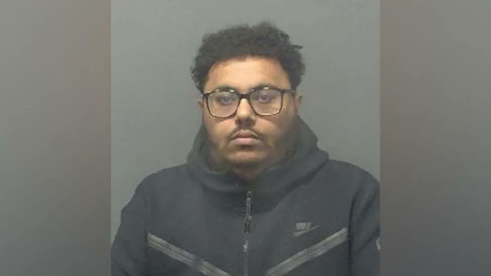 CrimeLdn's tweet photo. A man from Leytonstone was jailed for 8 years 9 months for drug running 3.6m worth of drug in Bedfordshire.

Ahmed Omar, 29 was stop in a car at Toddington Services by police. 

A lorry driver Rudi Claes, 62 had two boxes of cocaine weighting 36kg.

In toat 159kg of cocaine was found in the car and the lorry which has street value of £19.2m 

Both men are part of an international drug-dealing network.

Omar was jailed for 8 yrs & 9 months at Luton crown court.