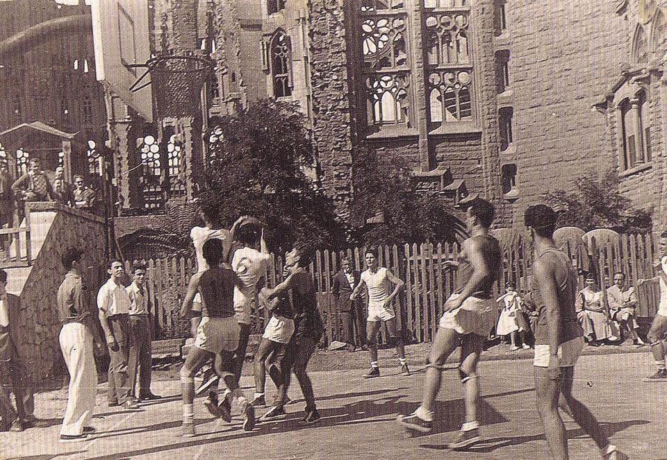 <a href="/teresaprous/">Teresa</a> Va ser al camp de la <a href="/UEGaudi/">UE GAUDÍ</a>. Estava en un lateral del temple de la Sagrada Família.