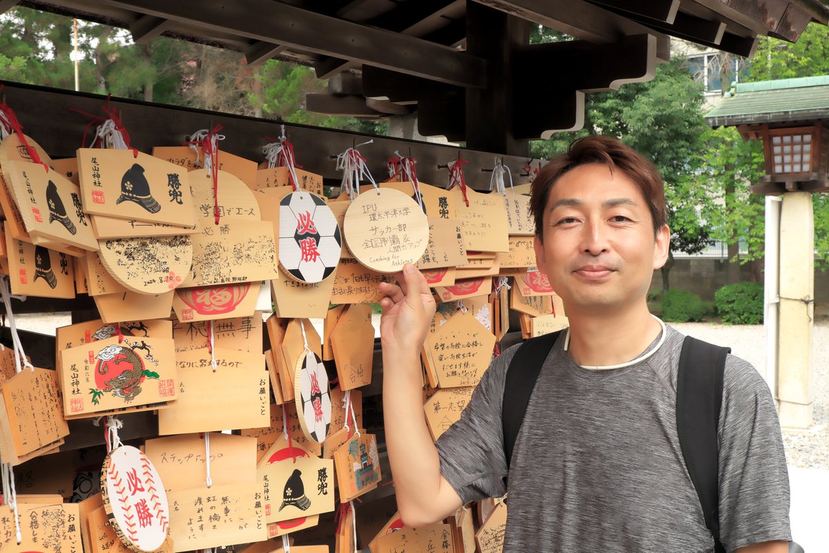 CoachTora3's tweet photo. 金沢の尾山神社に参拝。 Coaching for Athletesを代表してサッカーボール型の絵馬に願いをしたためてきました！前田利家公の勝負強さから、この神社の御利益は「勝負運」「出世運」！CFAに関わってくださった人たちに「勝負運」が訪れますように！
https://t.co/MOe4ruLqI7 https://t.co/XoHo0eGbcF