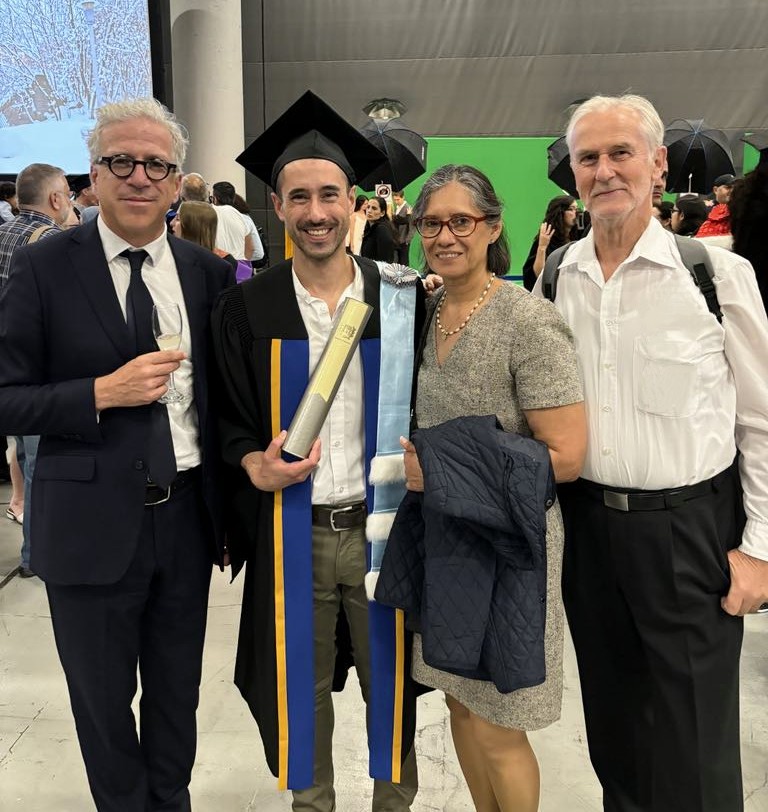 13 months after defending my PhD thesis, I finally attended my official graduation ceremony last Friday. So grateful to celebrate this moment with my parents, one of my supervisors, and my closest friends! 🎓🥂