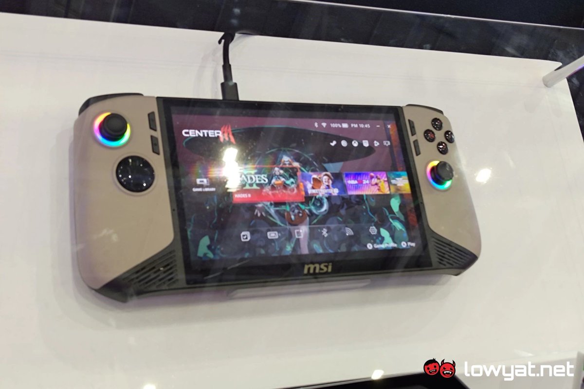 LowyatNET's tweet photo. #MSI #Claw8AIPlus To Get Bigger Battery, Extra Thunderbolt 4 Port

https://t.co/VH5qtsmVlm https://t.co/kCSgLfVVmC