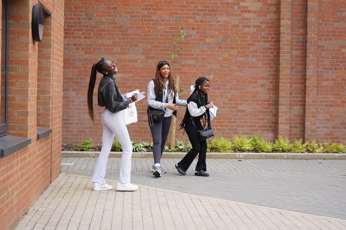 Always good vibes on campus🤣

Bring your smiles along! Were open for enrolment today until 7pm ⏰

#GoodVibes #CampusLife #StudentLife #CampusSnap #CadburyCollge