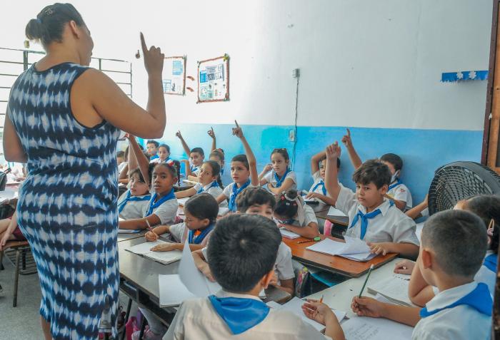 #Cuba ultima los detalles del curso 2024-2025. El 2 de septiembre más de 1 600 000 estudiantes colmarán nuestras escuelas de alegría. Como dijo ayer la Ministra de Educación <a href="/btan0987/">Naima Ariatne Trujillo</a> en todo el país se vivirá una gran fiesta sociocultural.