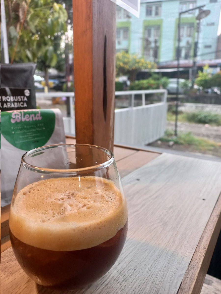 dickybenedict's tweet photo. @wongaaaaaaaa Aku jualan kopi kak, kopi gula aren dan mocktail base espresso, pemesanan by order karena proses mau pindahan https://t.co/mLyYI1mTLL