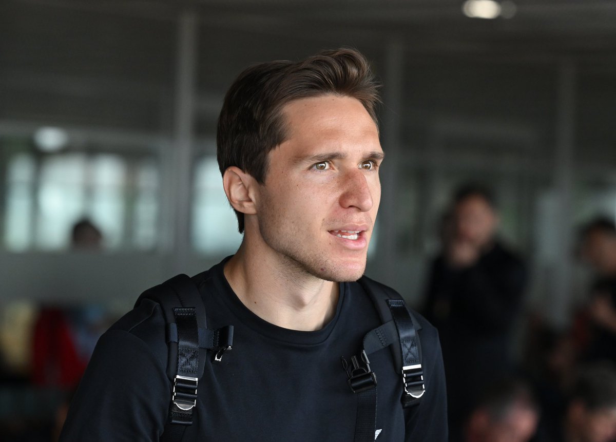 FabrizioRomano's tweet image. 🔴🛩️ Federico Chiesa: “I’m very happy, I can’t wait to become new Liverpool player. Me and my family, we’re so happy really”.
“Let me say thanks to Juventus and the fans, they have been always special with me”.
“Now it’s time for #LFC, I’m so happy. I can’t wait!”.