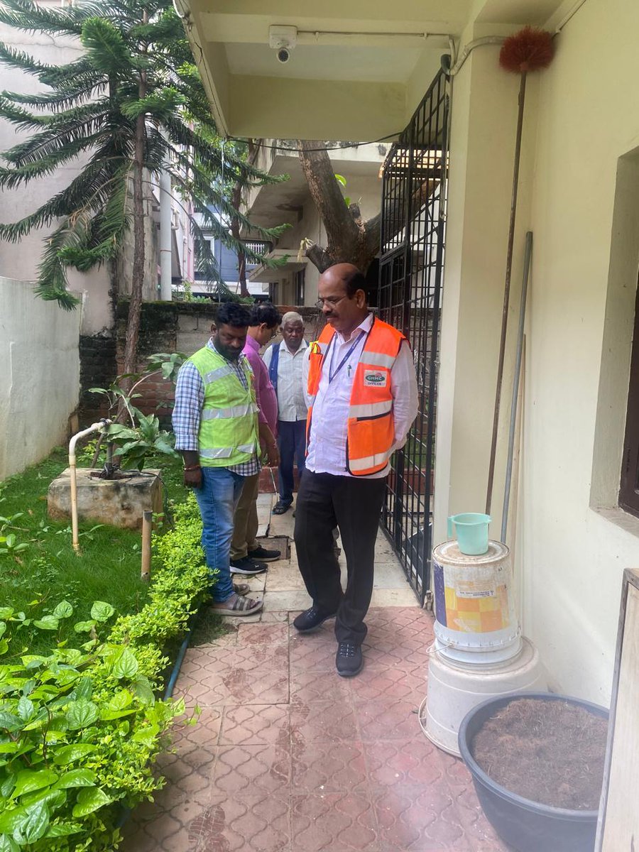 Dc48Ghmc's tweet photo. Sir/ madam
Inspection ALo activities with SS &amp; entomology staff at Sri Ramnagar colony chandanagar ward
Dc-21 Chanda Nagar #Hyderabad #Ghmc #Serilingampallyzone #SwachhadanamPachhadanam #CleanandGreen @GHMCOnline @CommissionerGHMC @gadwalvijayainc @PrlsecyMAUD https://t.co/DhRrFkF5Aw