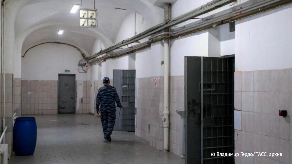 Военный суд приговорил к 18 годам инженера Артема Лозового (добавлен в реестр террористов и экстремистов) по делу о госизмене в форме шпионажа, подготовке теракта и незаконном обороте взрывчатых веществ, передает корреспондент ТАСС:
is.gd/F3GjGz