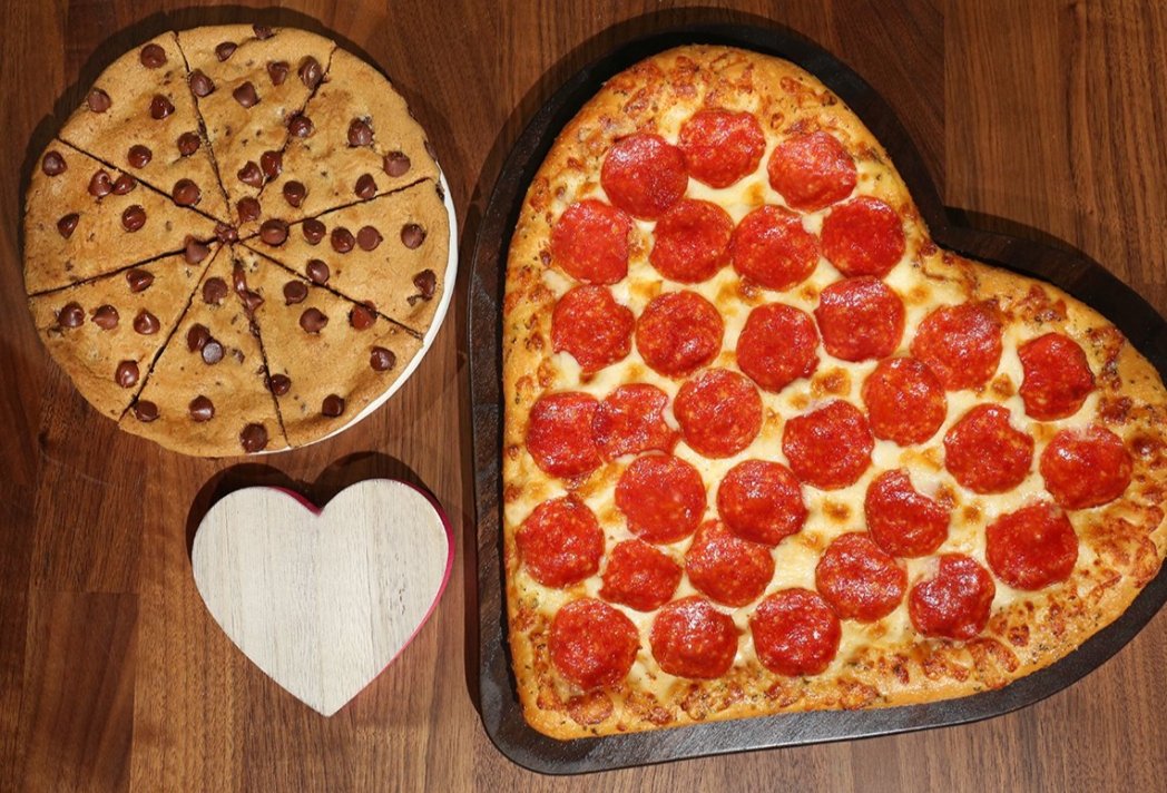 Nuestras pizzas de 19:00 a 20:00 cuando te ven entrar en nuestras tiendas 💘