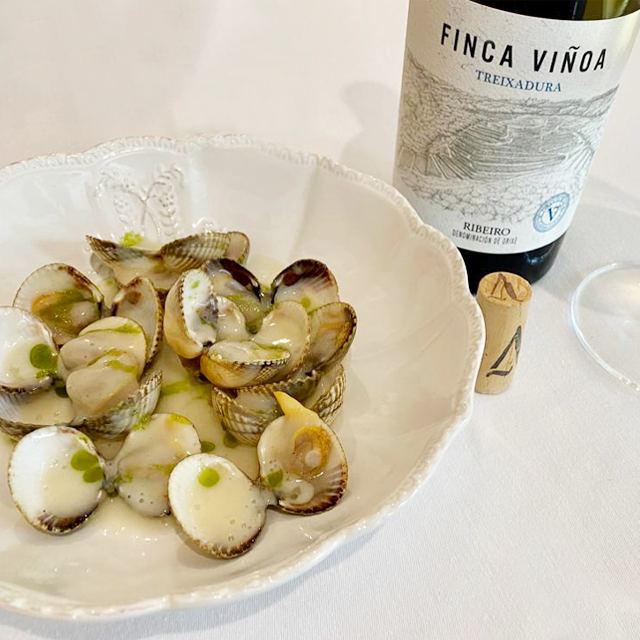 Cómo vamos a extrañar los días largos de sol, las mariscadas y los brindis con vino del #verano.

#FincaViñoa #Vino #WineLovers #Wine #Berberechos #Marisco