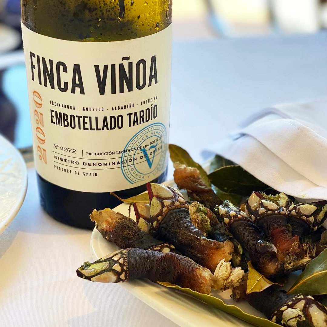 ¿#Percebes y #vino? ¿Quién podría resistirse a este delicioso manjar del mar, especialmente #maridado con el exquisito vino <a href="/CRDO_Ribeiro/">D.O. Ribeiro</a>? 

#FincaViñoa #DORibeiro #Vino #Wine #Maridaje