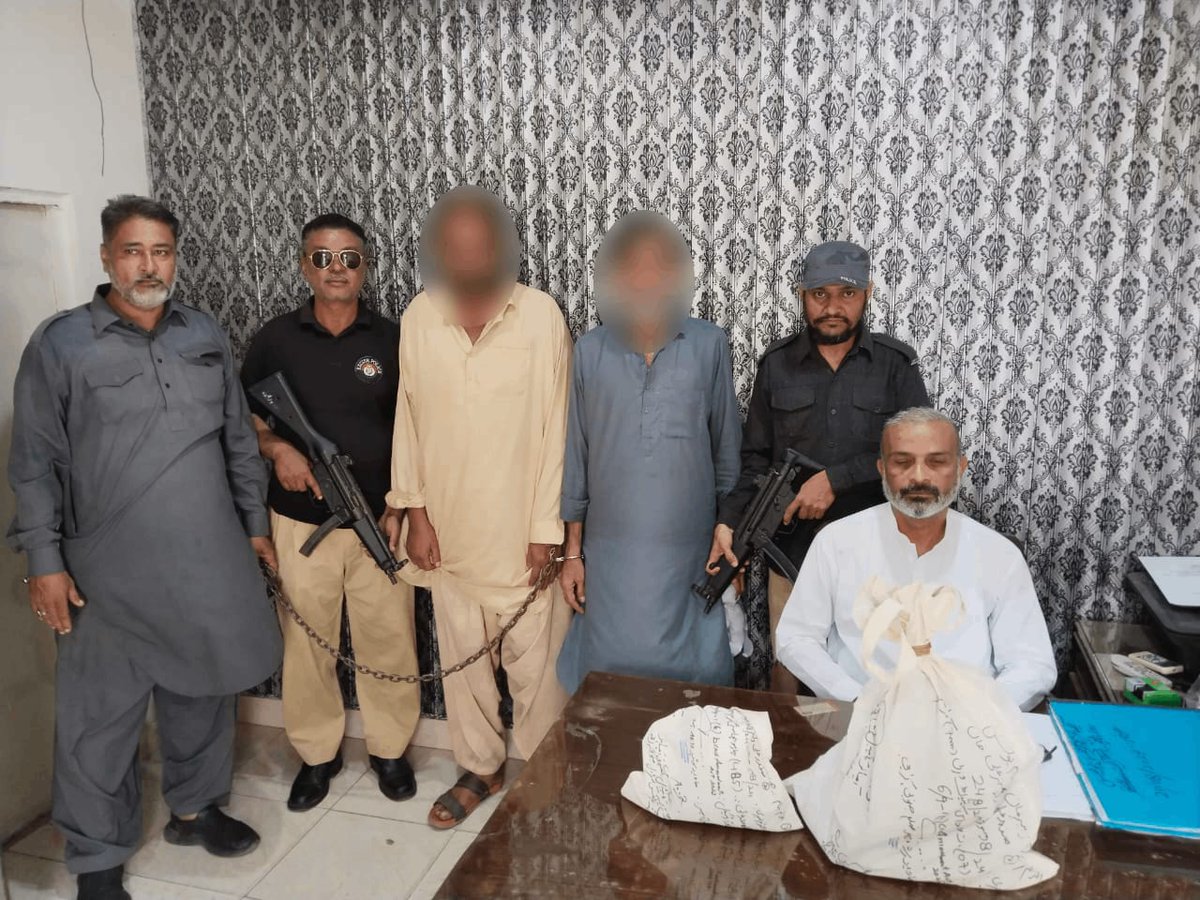 Imran_Babar95's tweet image. ایکسائز نارکوٹکس کنٹرول نےکراچی میں 2 منشیات فروشوں صفدر اور زبیر کوگرفتار کرلیا, 485 گرام آئس کرسٹل اور 7000 گرام چرس برآمد,
ضلع شہدادکوٹ کےایکسائز اینڈ نارکوٹکس نے70 کلو مین پوری گٹکا اور 400 گرام چرس قبضے میں لےلی, ایک شخص کوگرفتار کر لیا,
@sharjeelinam
#NarcoticsCrackdown