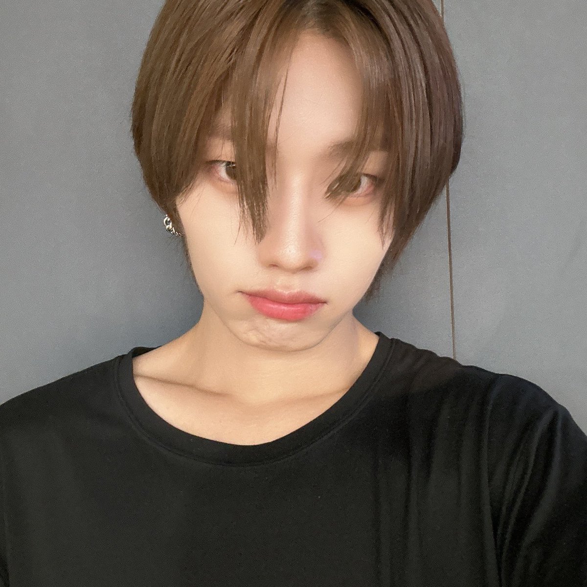 AIMERS_members's tweet photo. [#요엘]

머리카락이 흘러내리는중 ..ing 😵‍💫👻🙄

#에이머스 #AIMERS #YOEL https://t.co/fBaCVzwKZ3