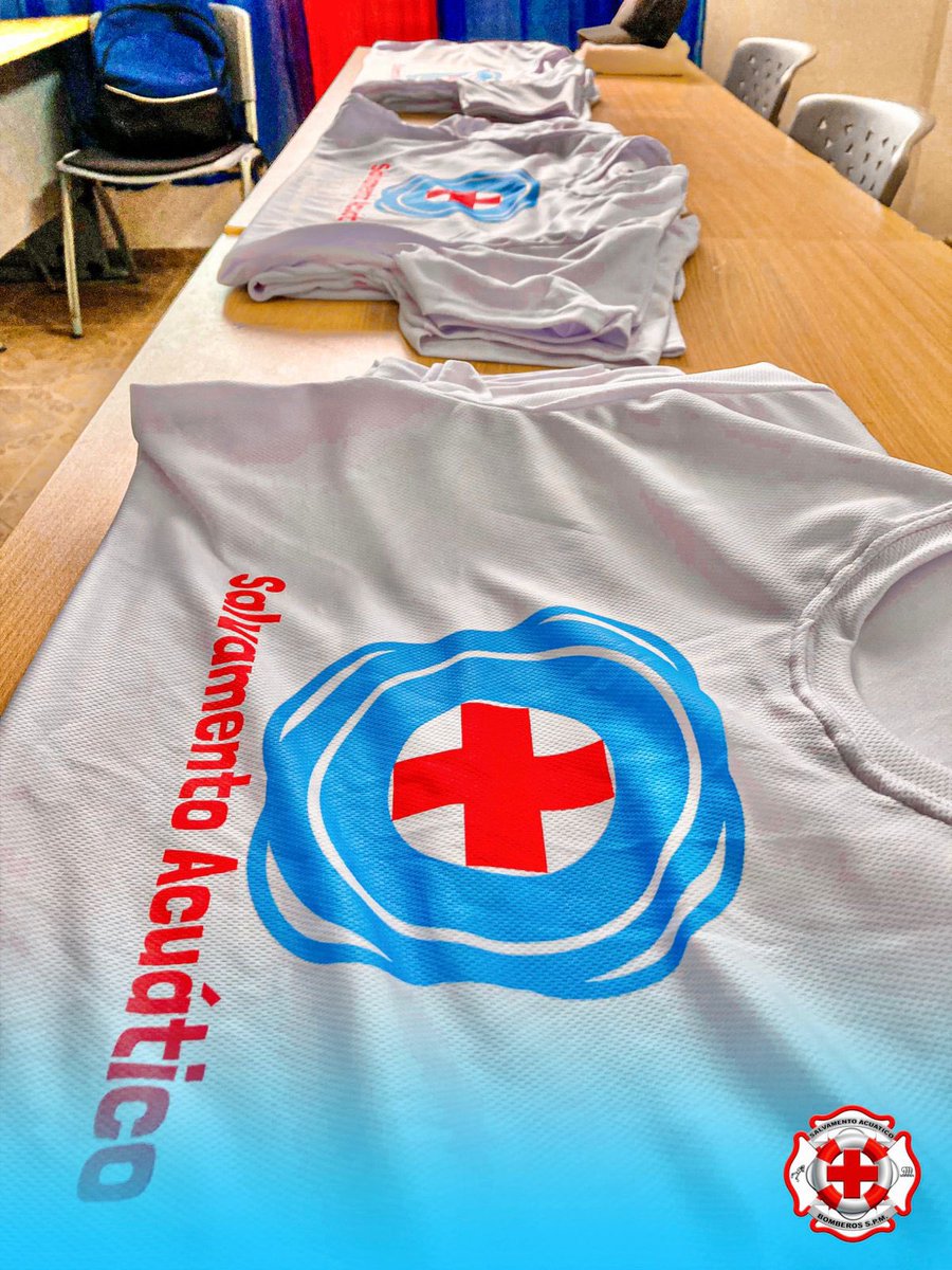 sanpedrodice23's tweet photo. El regidor Mártires Trinidad dona poloshirts al Departamento de Salvamento Acuático de los Bomberos de San Pedro de Macorís

 https://t.co/GLishlBU2i https://t.co/qfhdVwOaIL