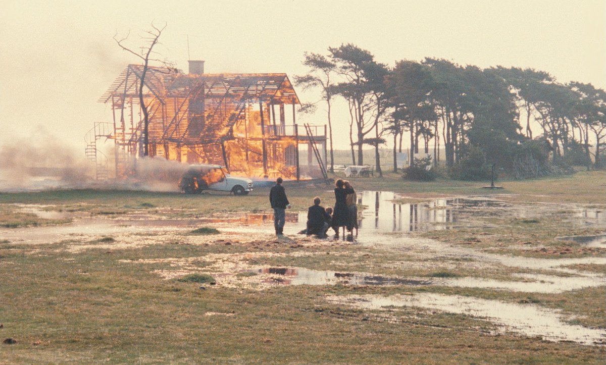 ✨ Hilo de «Esculpir en el tiempo» de Tarkovsky.

Este no es un libro sobre cine, es una meditación sobre la vida, el arte y la espiritualidad. Dejo por aquí una serie de pensamientos que más me han gustado y que me han hecho reflexionar. Espero que os gusten.

Aquí va: