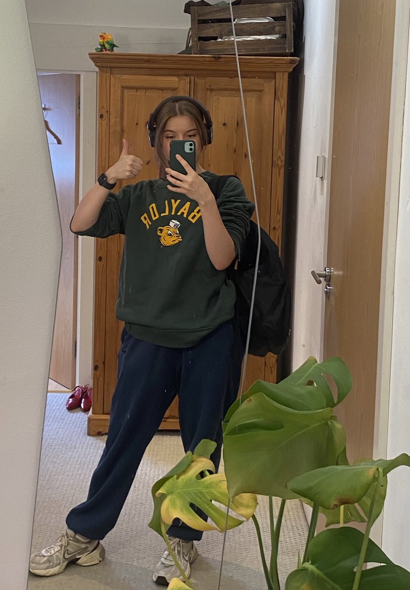 sky_libs's tweet image. Hey!! Just a lil post to say I’m alive n sorry for being so offline, I’m hoping to come back and do afew streams really soon ♥️ the new job is goin well and I’m settling in :) missin everyone