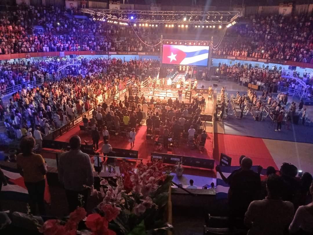 MayteVigoa70's tweet photo. @YanetHzP La Ciudad Deportiva en #LaHabanaDeTodos, anoche se vistió de 🇨🇺, apoyando a nuestros Boxeadores
#CubaInvicta
#LaHabanaViveEnMí https://t.co/1Dz3nbGuoj