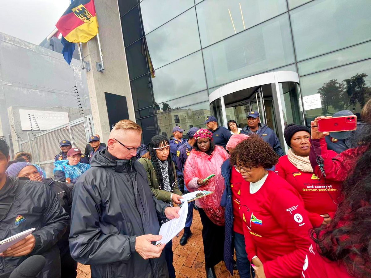 OxfamSA's tweet photo. Highlights from our "End the Pesticides Double Standards Now!" march to the German Consulate in Cape Town.

#GermanMissionsSA #StopHHPs #BanToxicPesticides #HealthOverProfit #ProtectAfrica #GermanConsulateCPT https://t.co/ukdWcjjFEv