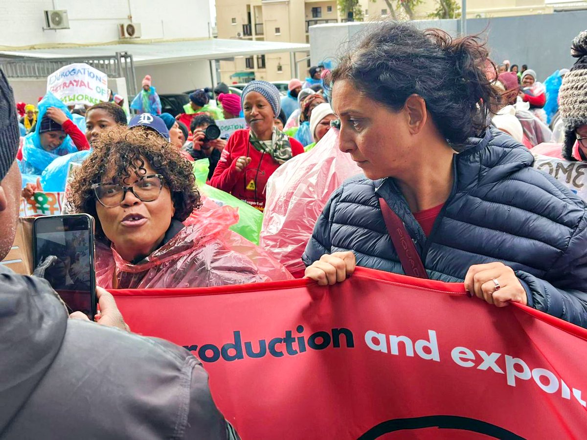 OxfamSA's tweet photo. Highlights from our "End the Pesticides Double Standards Now!" march to the German Consulate in Cape Town.

#GermanMissionsSA #StopHHPs #BanToxicPesticides #HealthOverProfit #ProtectAfrica #GermanConsulateCPT https://t.co/ukdWcjjFEv